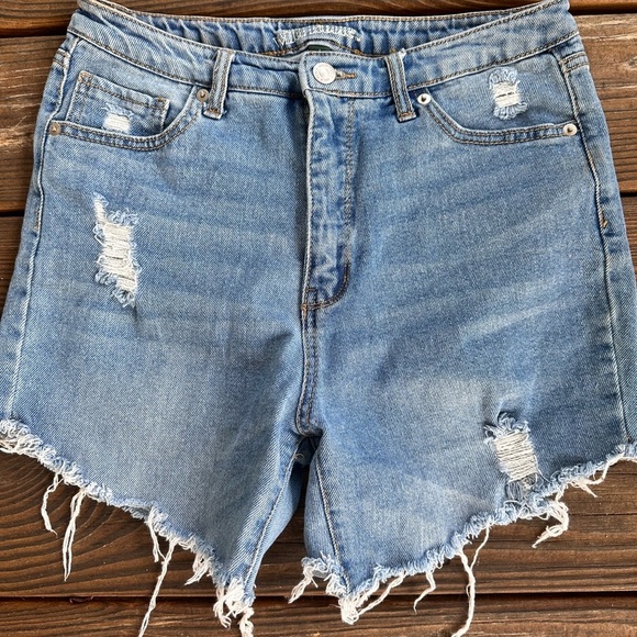 Wild Fable women’s high rise distressed jean shorts size 6 - Picture 1 of 9